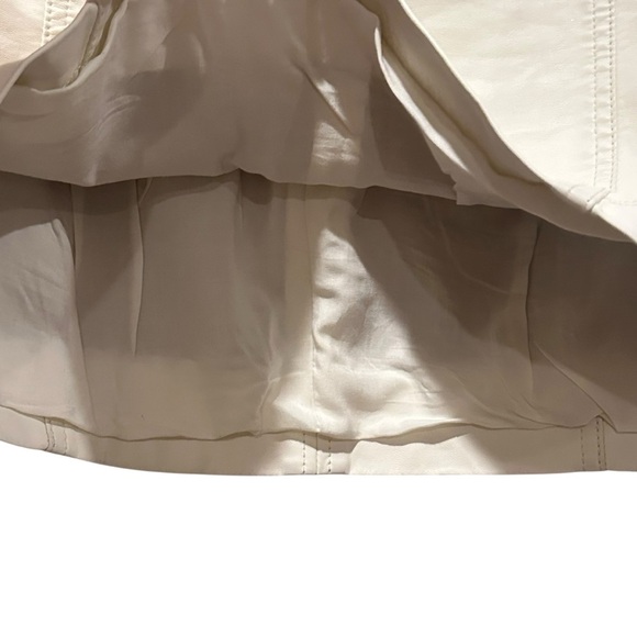 Free People White Polyurethane “pleather” Mini Skirt w/ Lining Women’s Size 4 - Picture 3 of 9